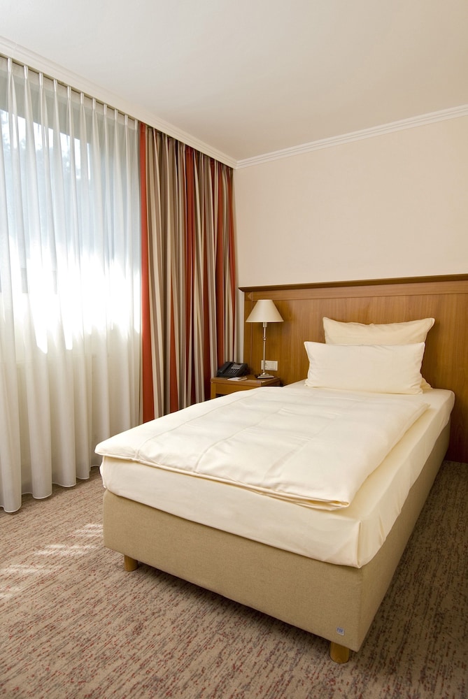Parkhotel Schloss Hohenfeld (Parkhotel Hohenfeld) 18/65