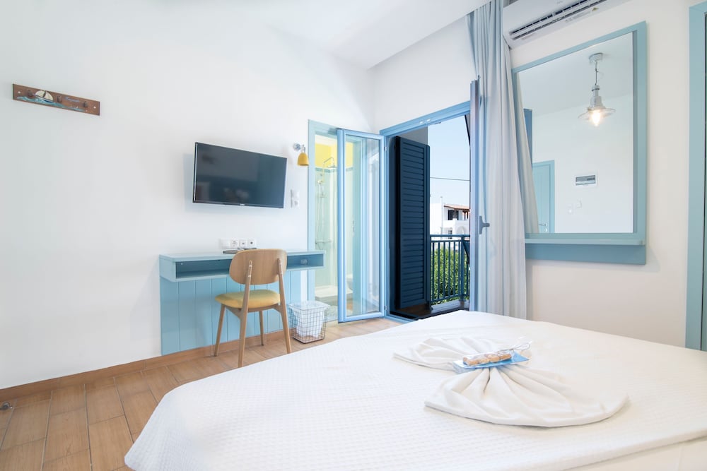 Saronis Hotel 12/50