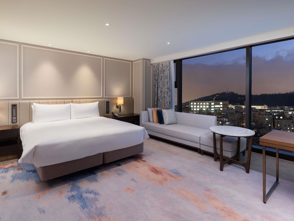 Namsan, King Bed، The Ambassador Seoul - A Pullman Hotel 3/5