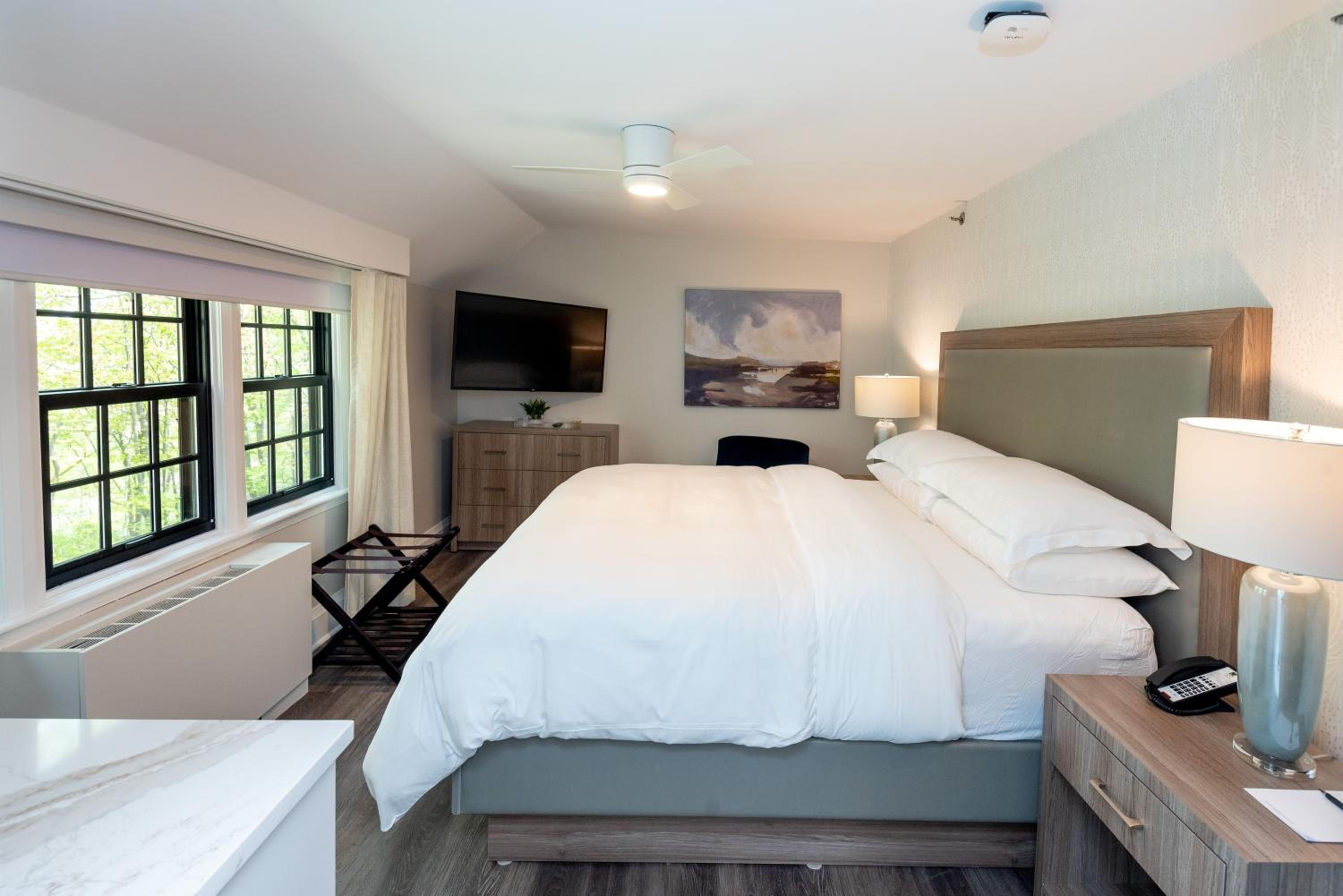 Traditional, King Bed, Queen Bed