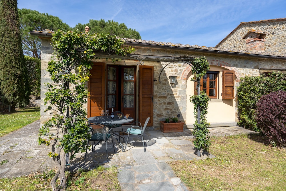 Borgo San Pietro 2/78