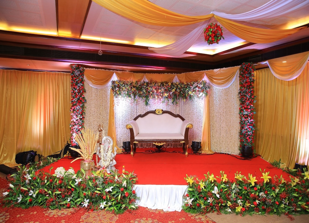 Classic Sarovar Portico 8/56