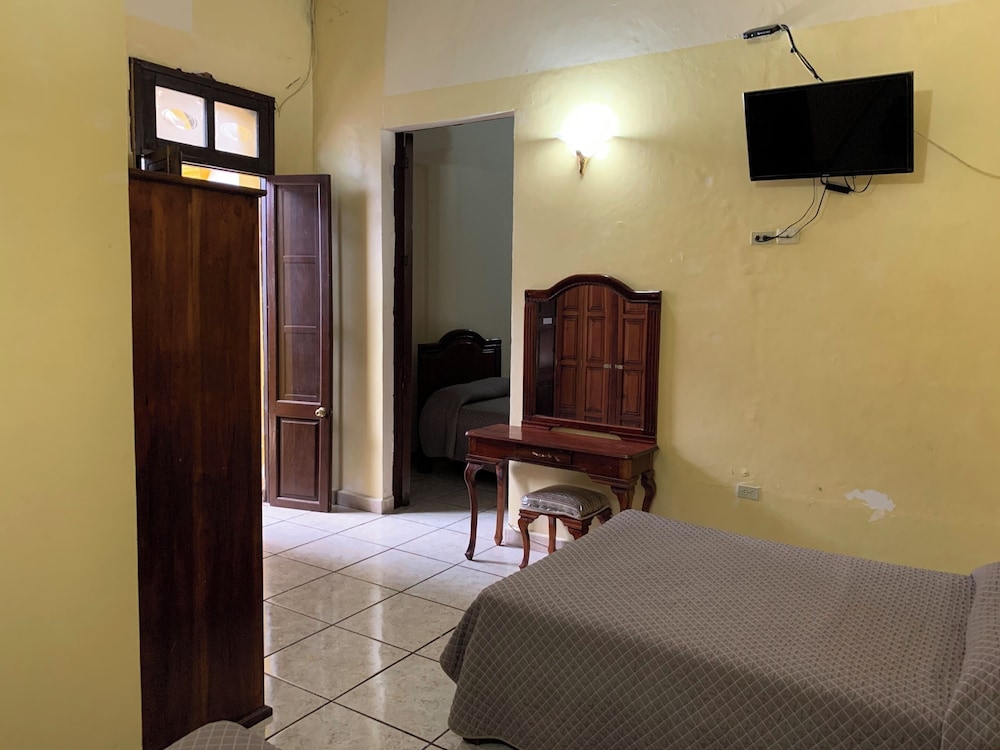 OYO Hotel Real De Cortes 21/28