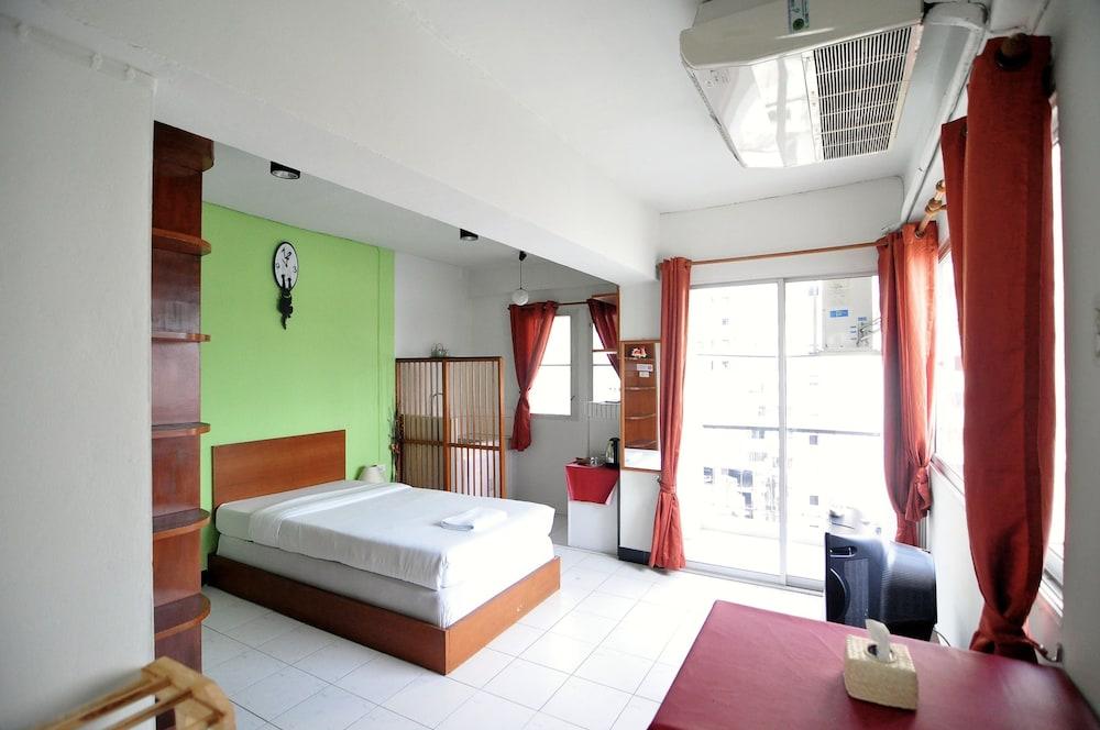 The Living Room Serviced Apartment 12/20