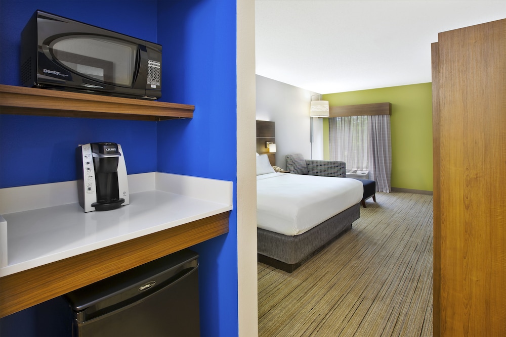 Holiday Inn Express Hotel And Suites Cincinnati Northeast Milford 17/49