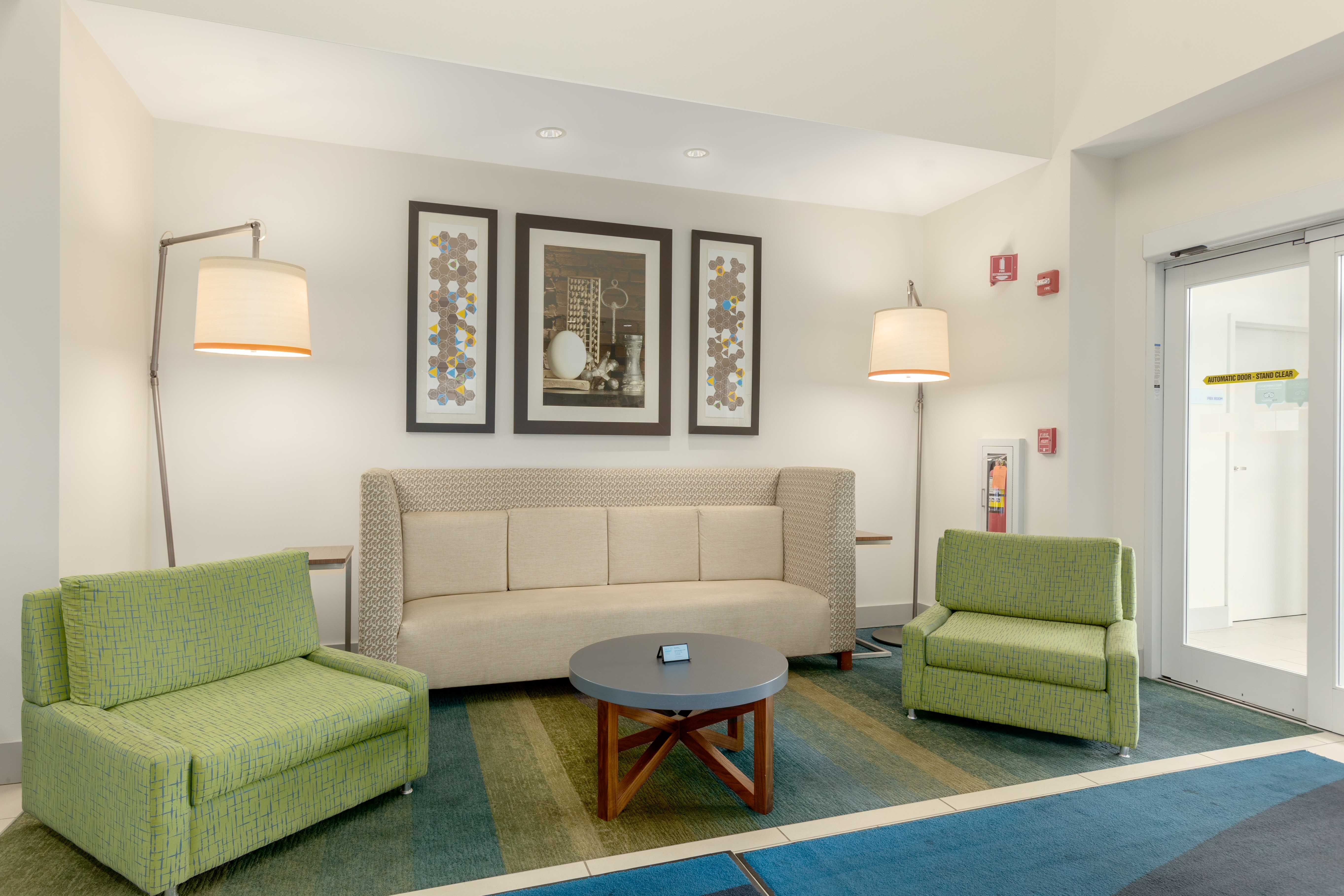 Holiday Inn Express Hotel and Suites Binghamton University-Vestal 33/52