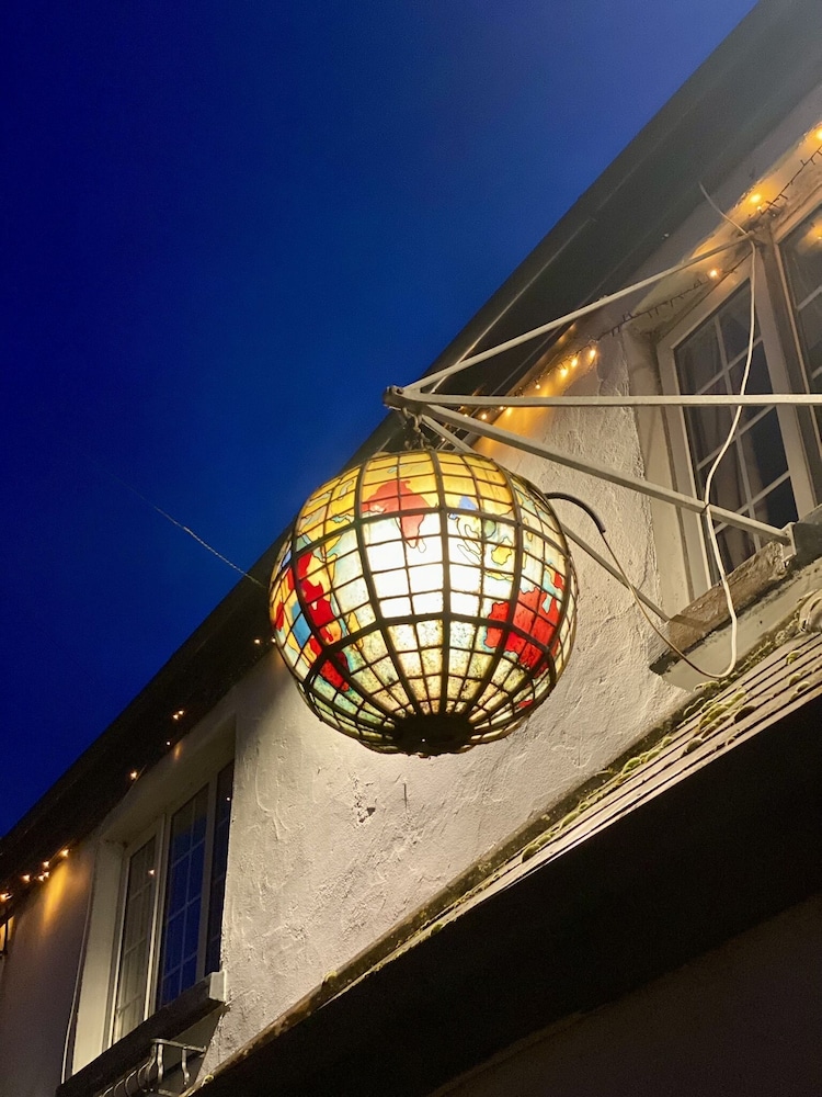The Globe Inn 2/46