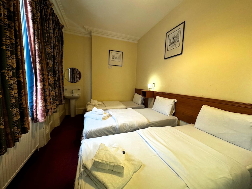 Bridge Park Hotel 10/65