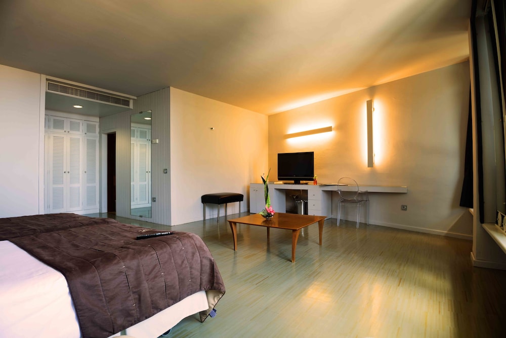 Hotel Escuela Santa Cruz 22/67