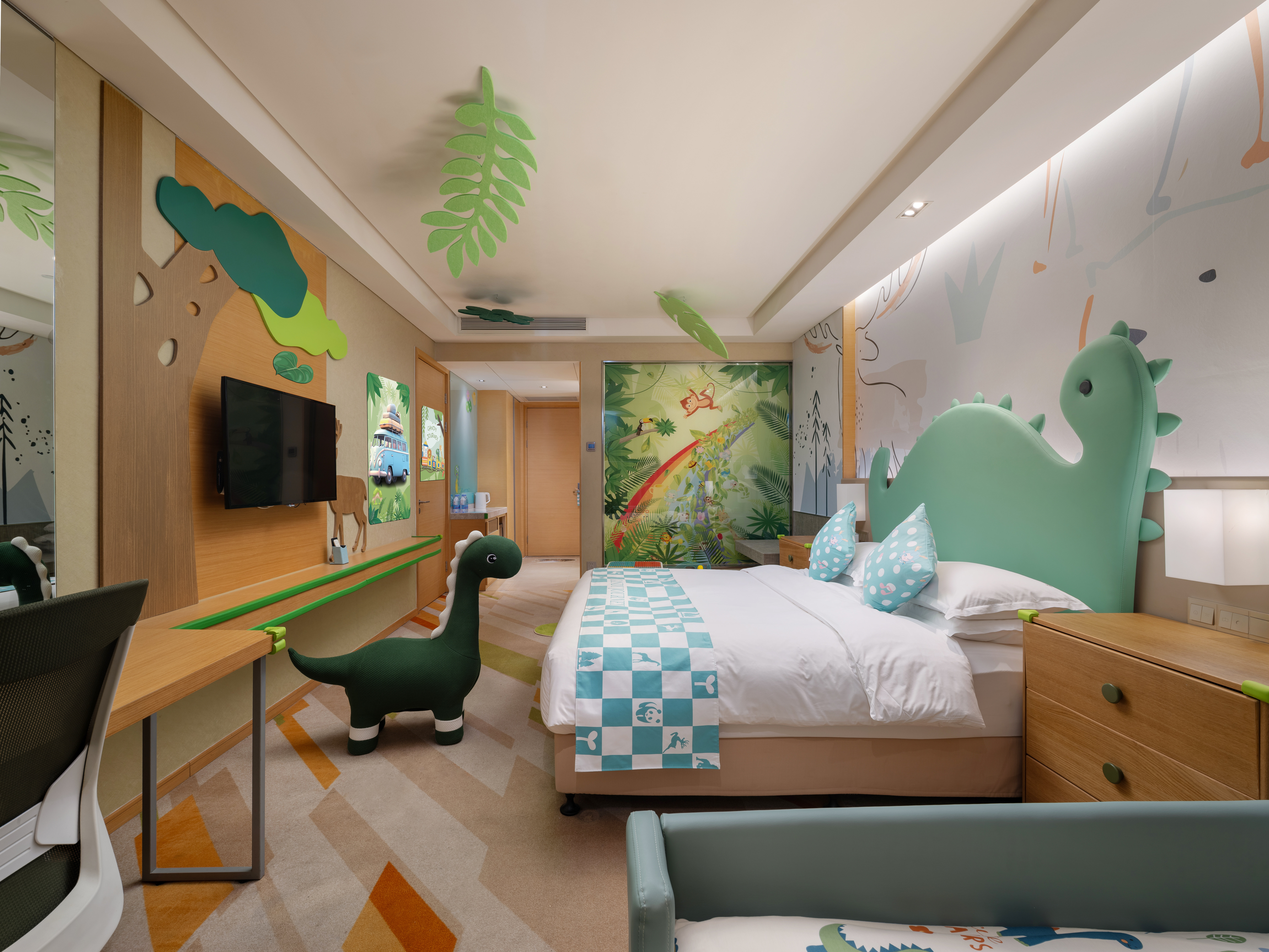 HOLIDAY INN WUXI TAIHU NEW CITY 13/69