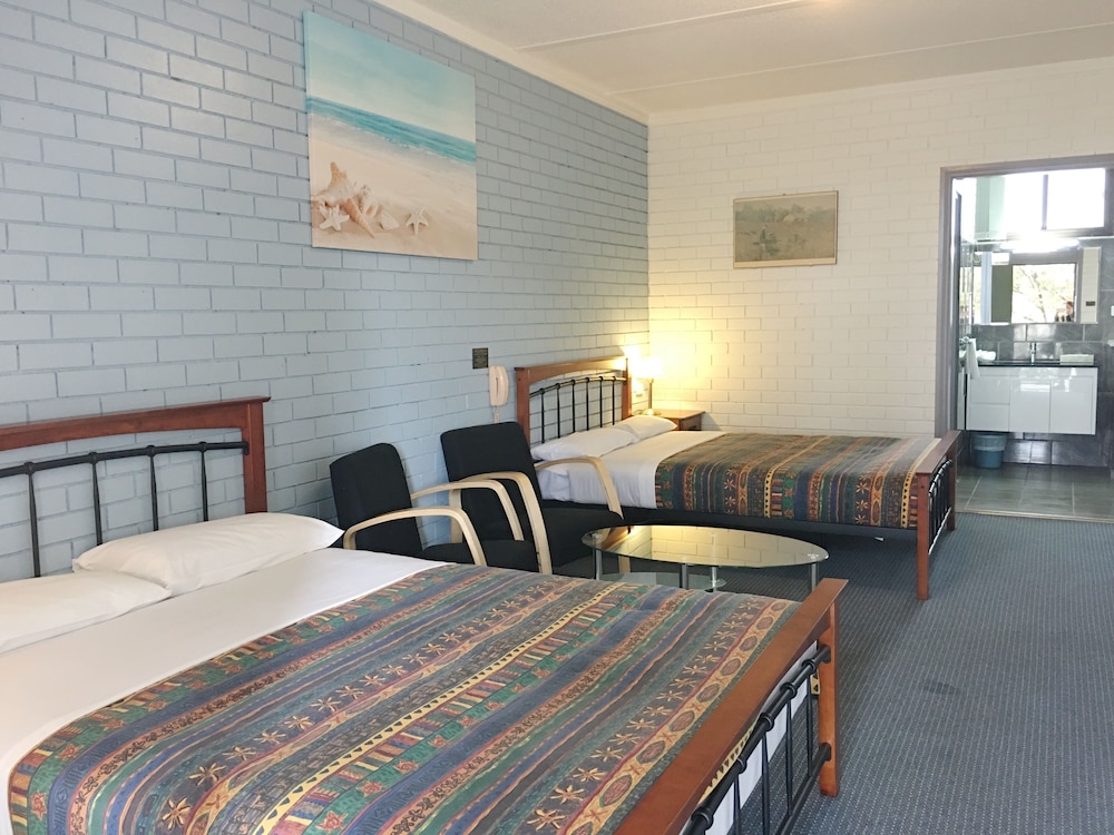 Statesman Motor Inn 17/47