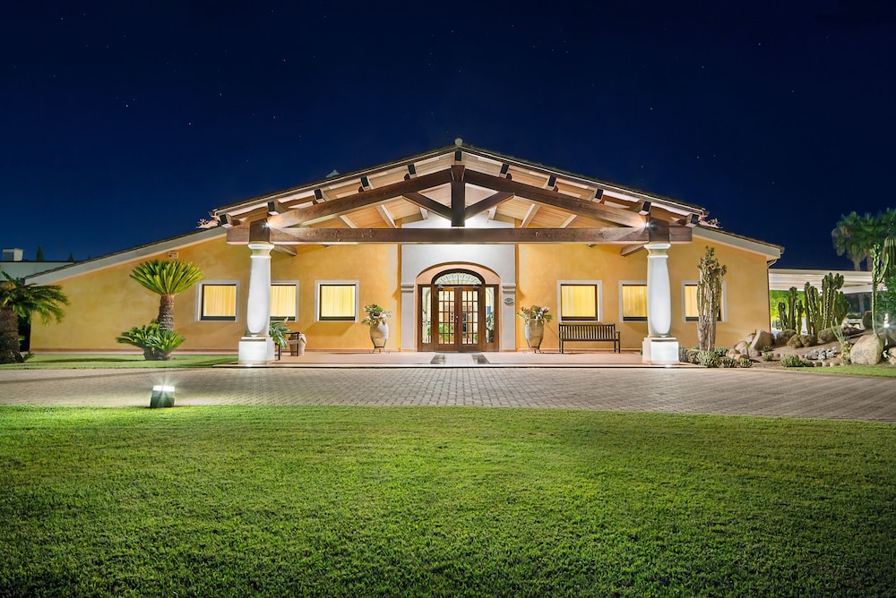 Lantana Resort Hotel and Apartments 63/68