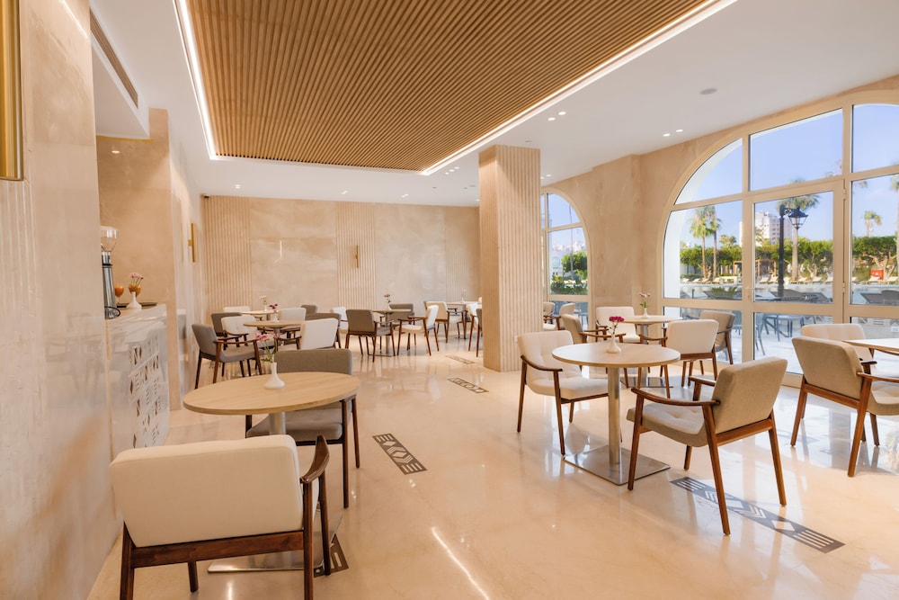 Helnan Antoniades Palace 44/60