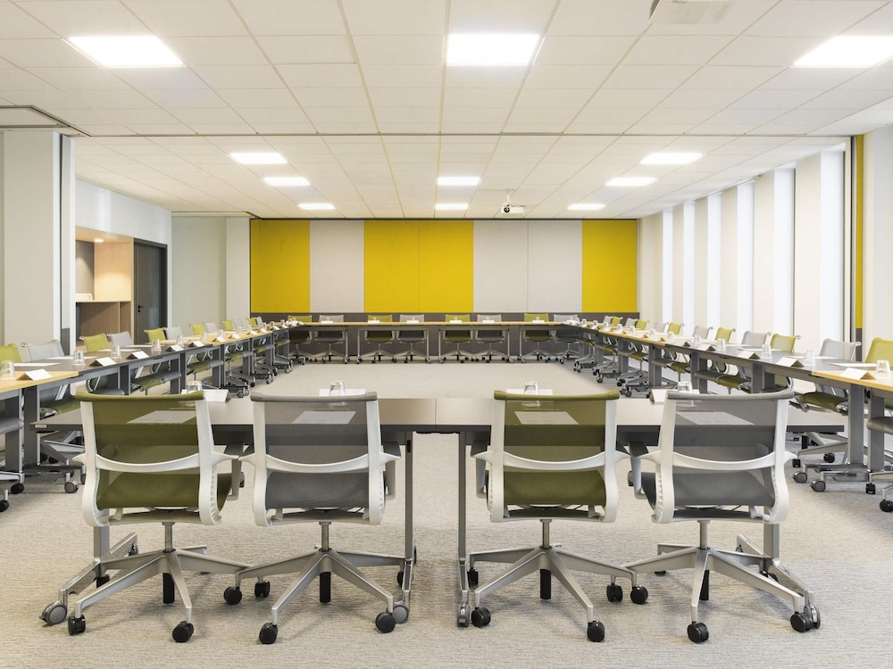 NOVOTEL CHARLEROI CENTRE 64/77