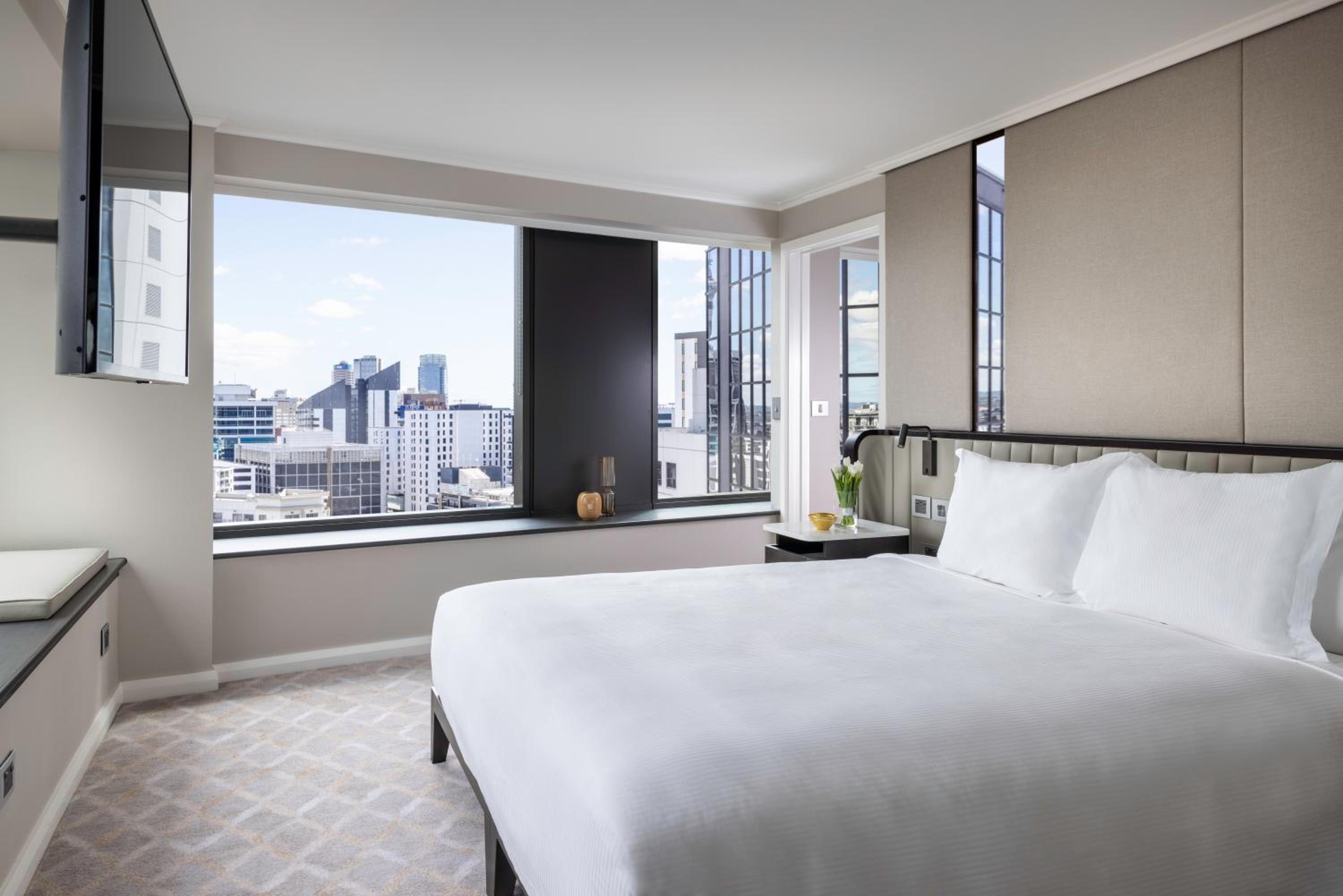 Junior Suite, King Bed, Kitchenette, Pinnacle Tower