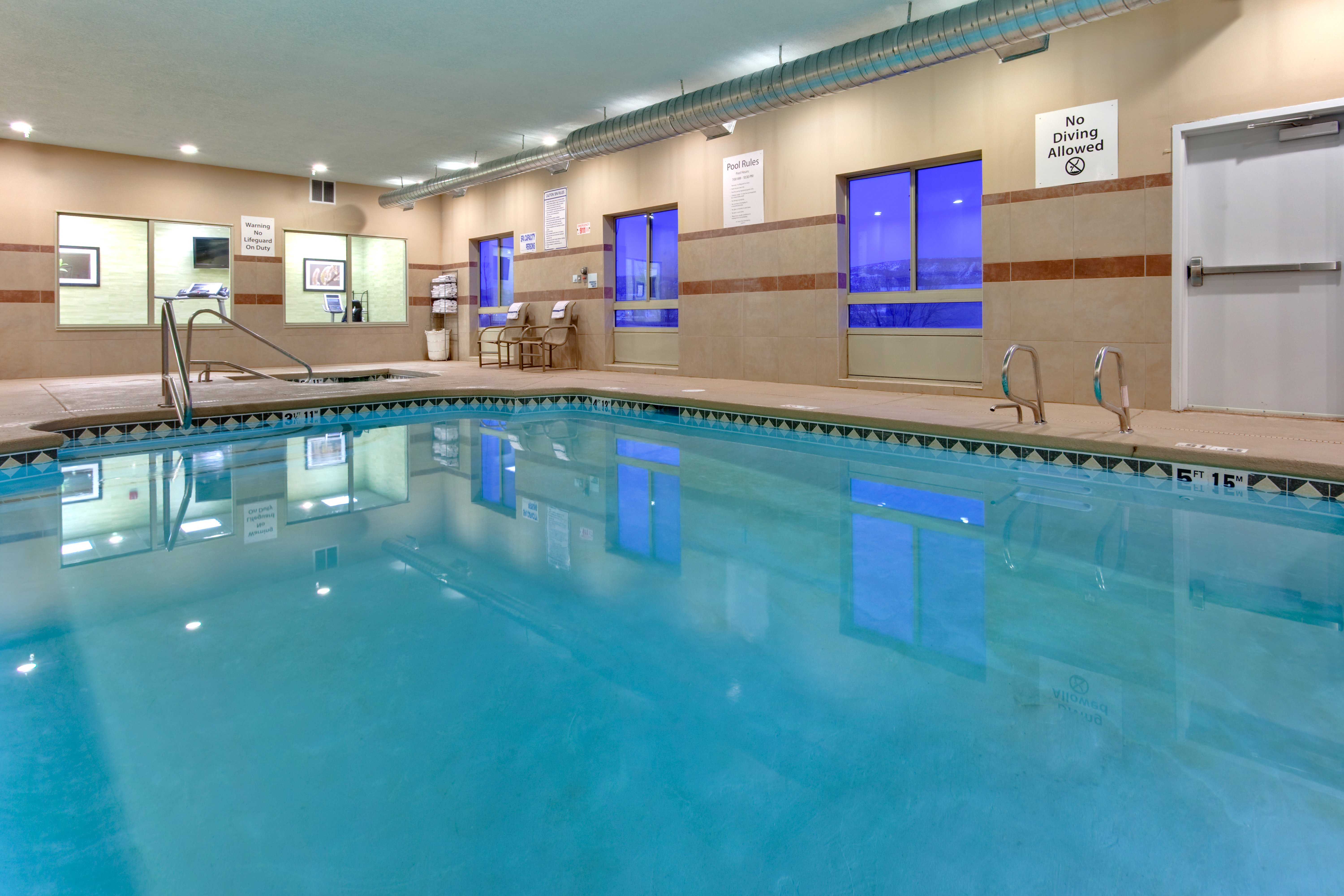 Holiday Inn Express Hotel Suites Grants Milan 19/33