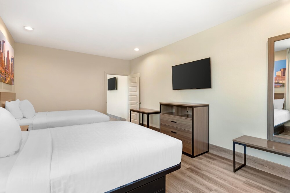Efficiency, Suite, 2 Queen Beds, Smoking