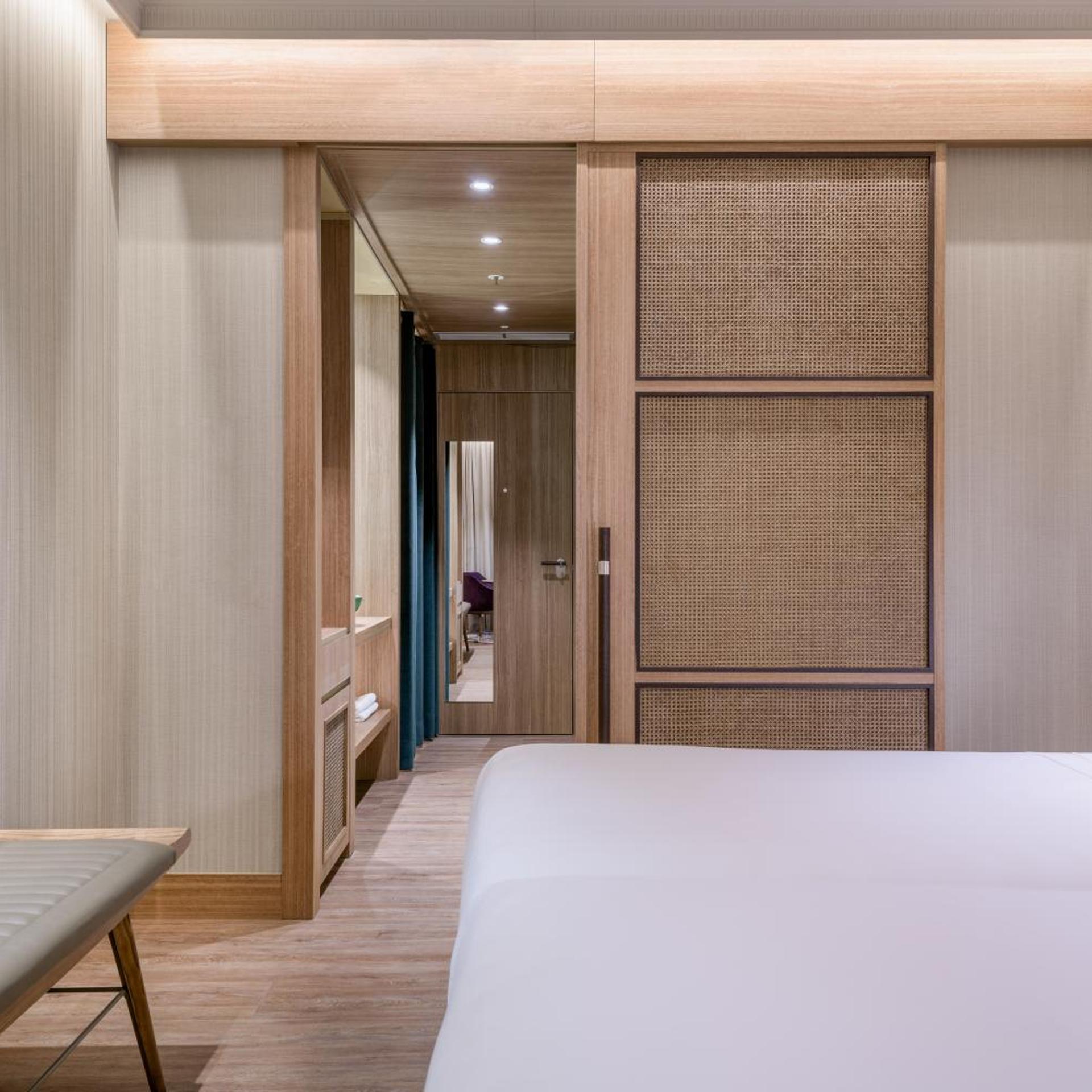غرفة غراند ديلوكس بسرير كينج بإطلالة على المدينة