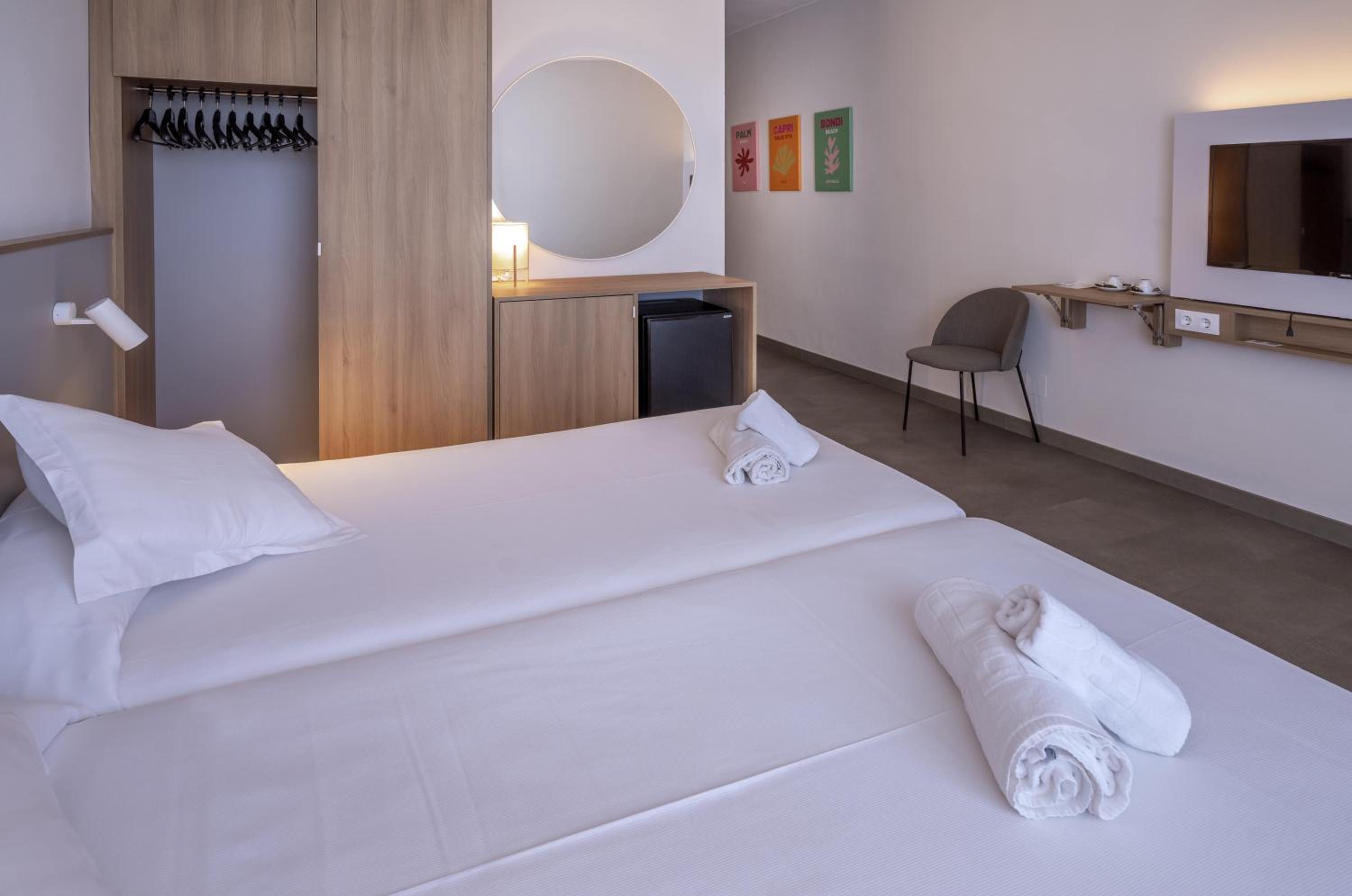 Room, Twin Beds, Lateral Side Sea View، GHT S Agaro Mar 7/10