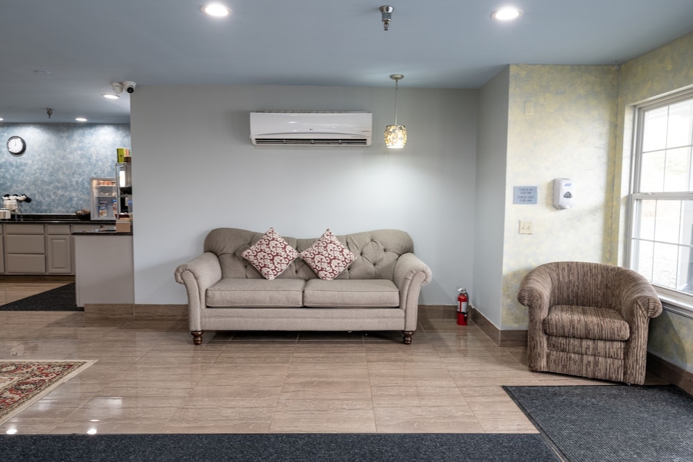 Hilltop Inn & Suites - North Stonington 44/60