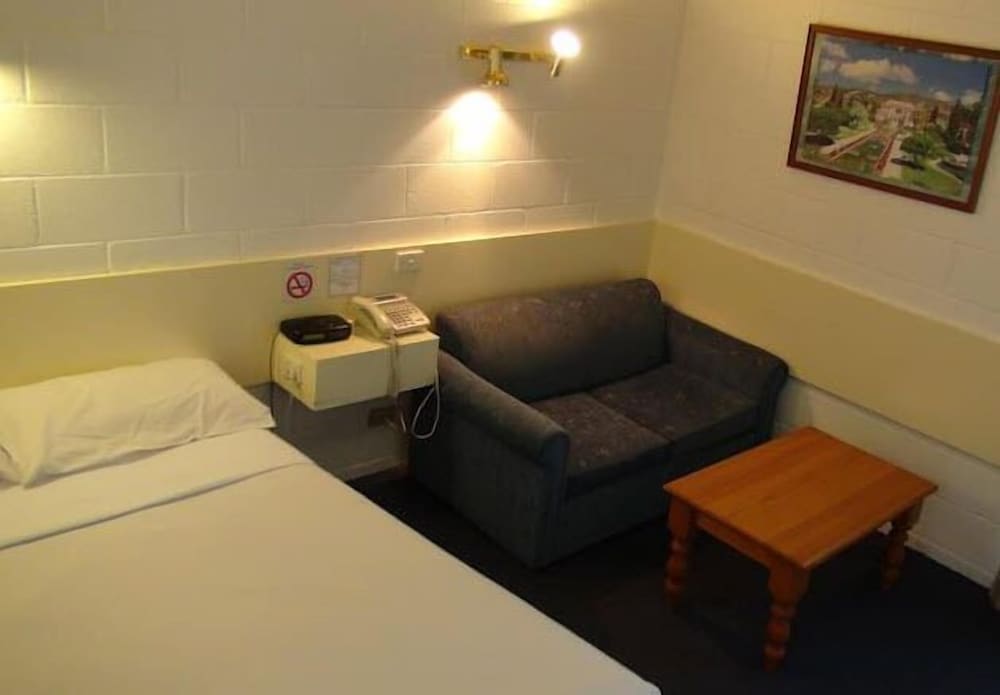 Pathfinder Motel 28/50
