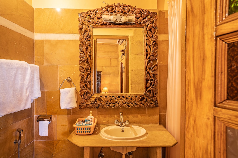 Garh Jaisal Haveli Hotel 36/37
