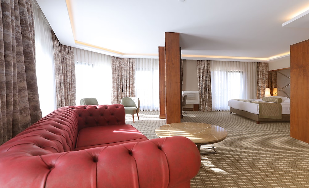 Q Hotel 22/34