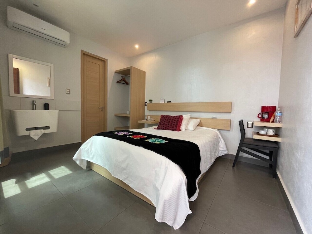 Maria Ines Hotel Suite 32/59