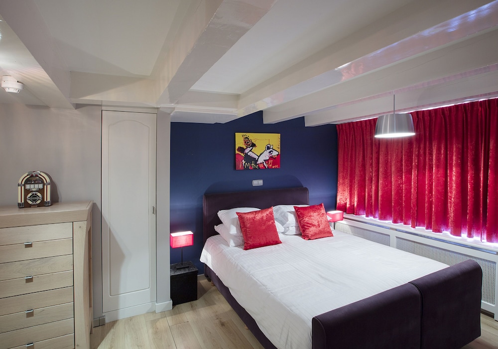 1 BEDROOM, APARTMENT, CANAL VIEW