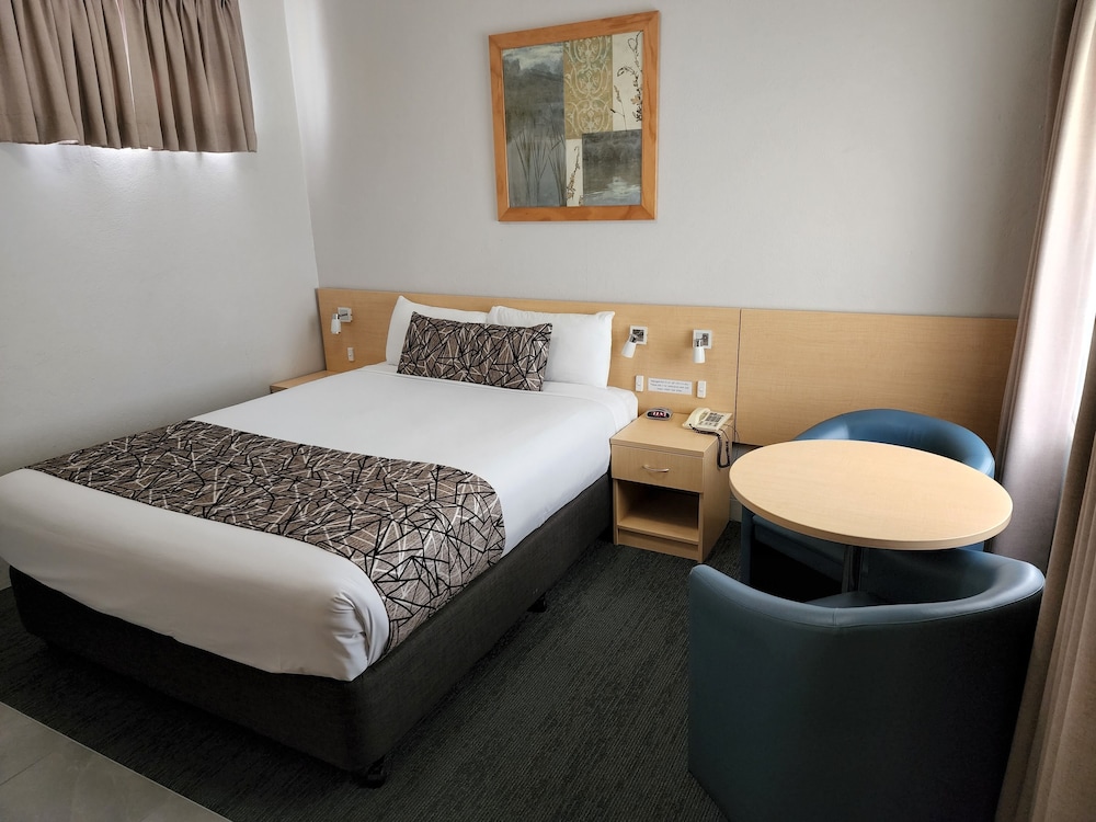 BATHURST MOTOR INN 22/59