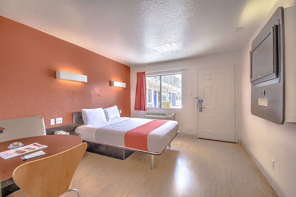 Motel6 San Antonio, TX - Six Flags Fiesta TX/La Cantera Area 21/44