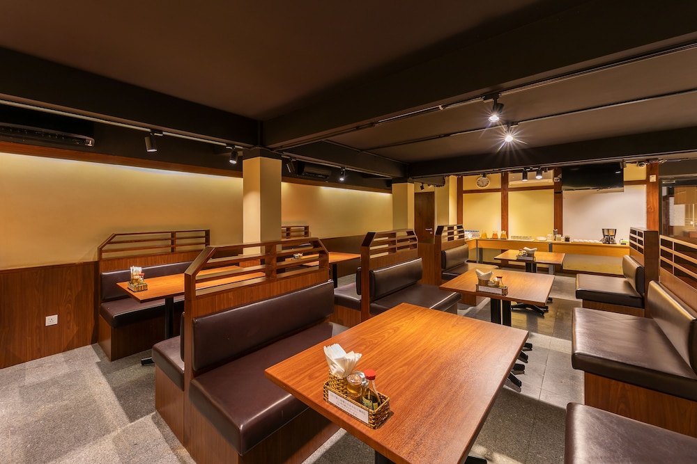 Azumaya Hotel Phnom Penh 35/50