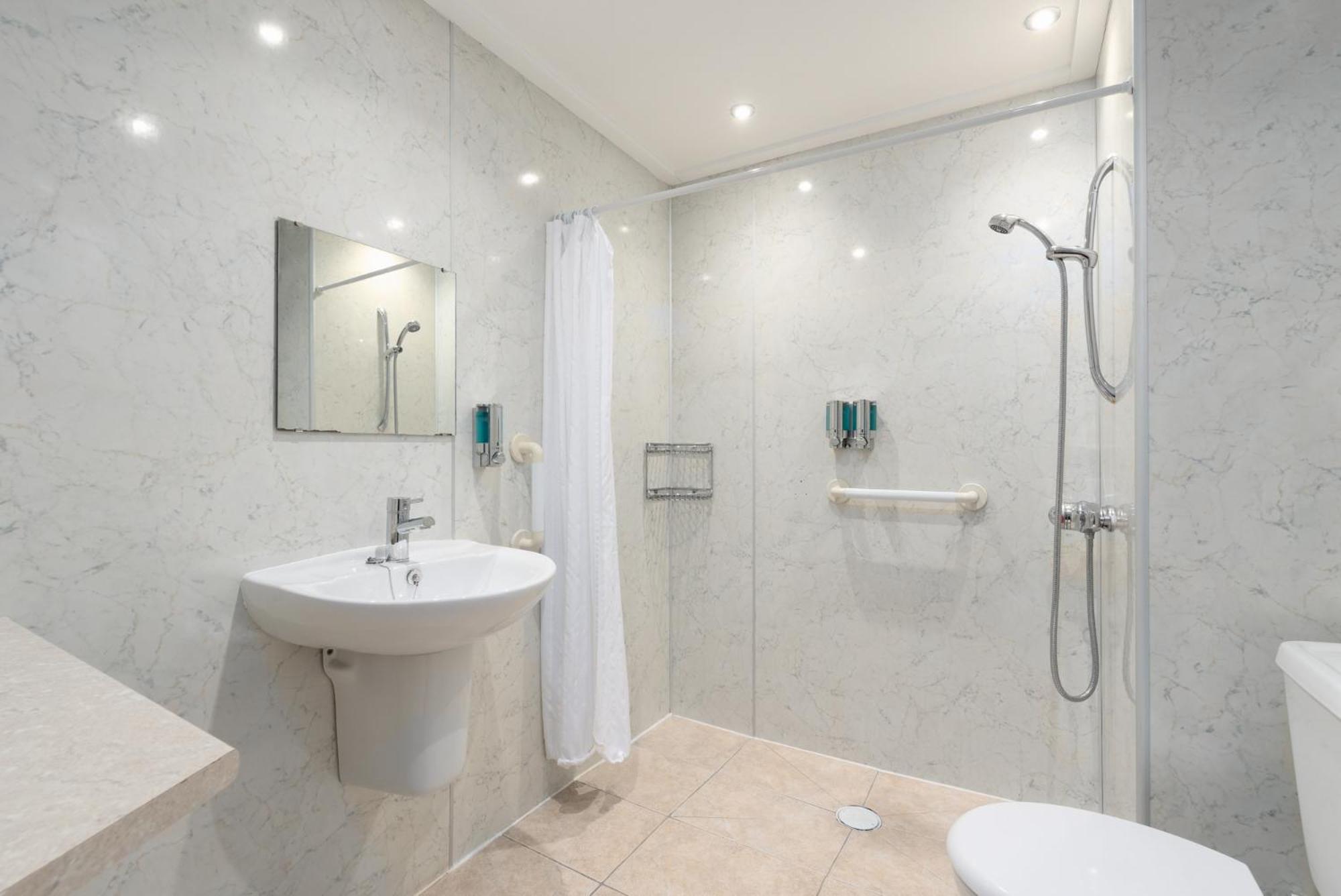 غرفة عائلية لذوي الإعاقة، Windermere Manor 5/6