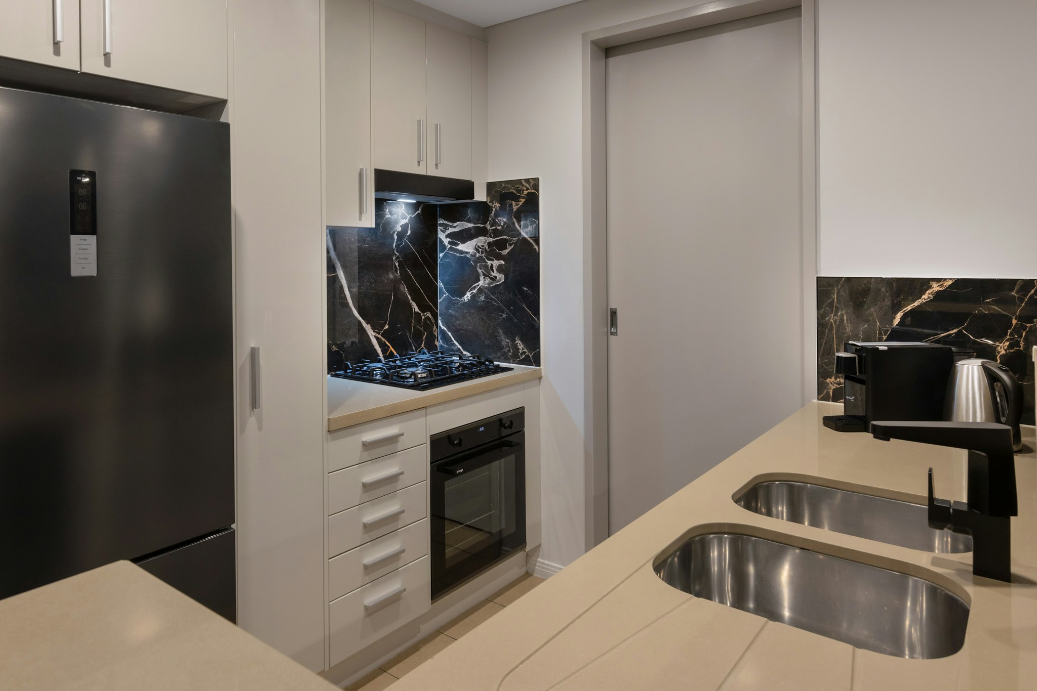 Meriton Suites Broadbeach 12/37