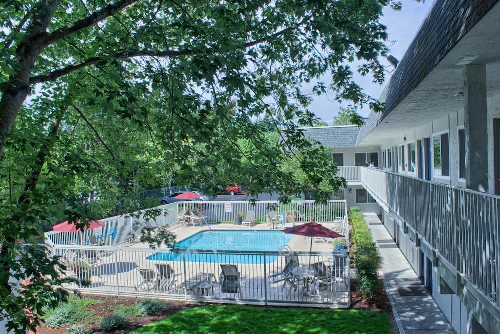 Motel6 Issaquah, WA - Seattle - East in ISSAQUAH - WA