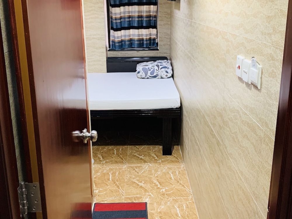 Sleep In Hotel 20/50