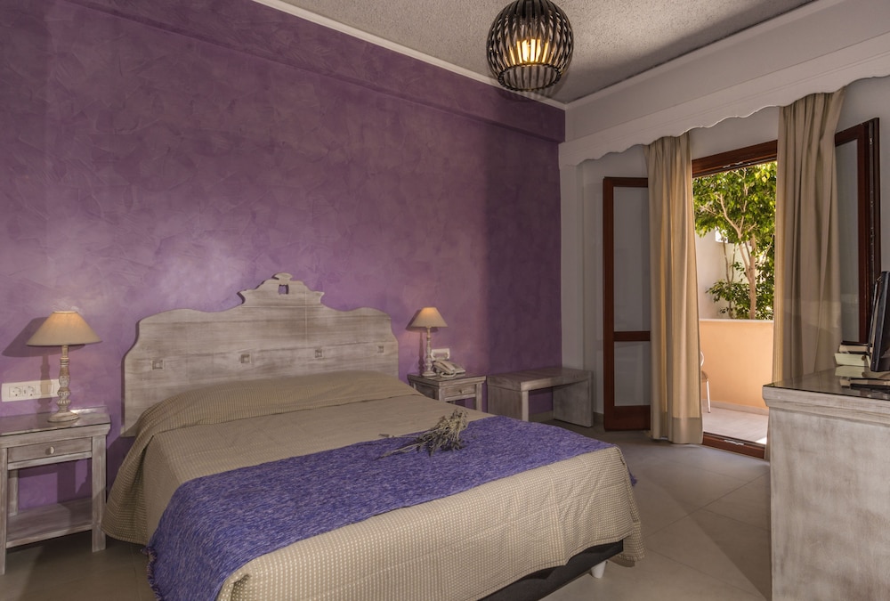 Sunrise Hotel 20/63