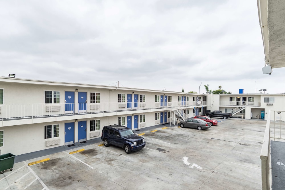 Motel6 Long Beach, CA - International City 34/38