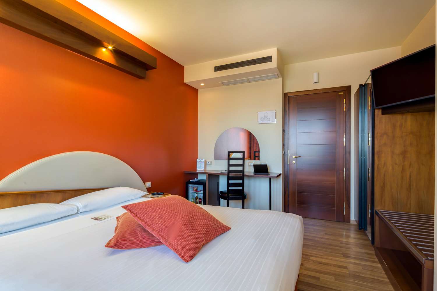La Villa, Sure Hotel Collection by Best Western 16/76