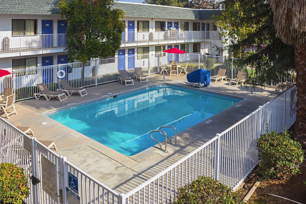 Motel6 Porterville, CA 51/57