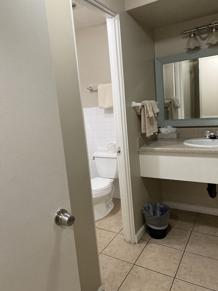 Ocean Villa Inn 63/66