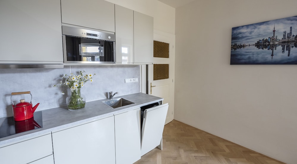 Letna Garden Suites 3/66