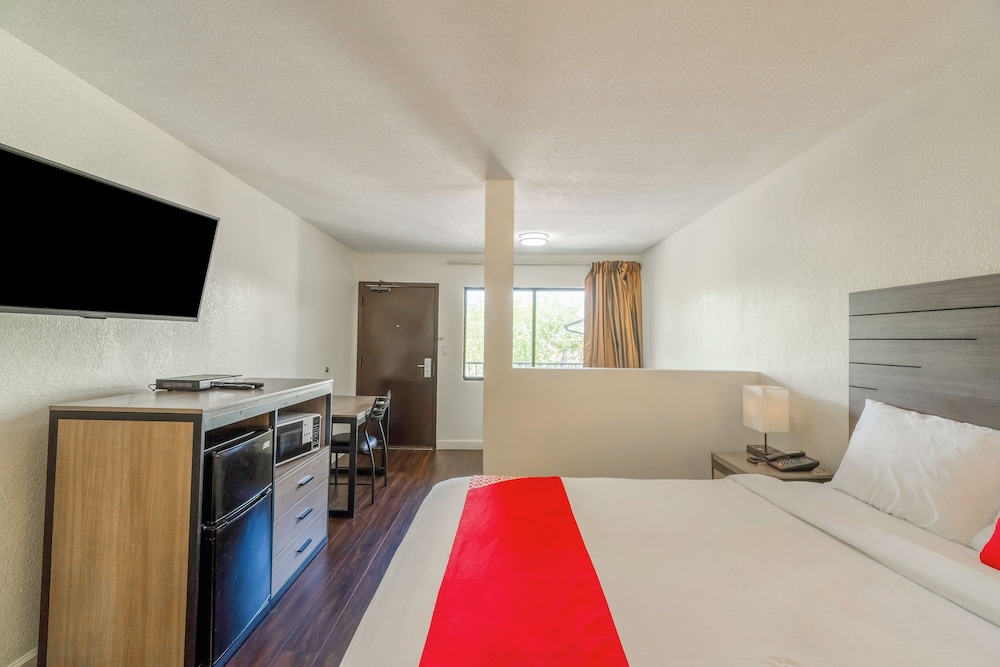 1 BEDROOM, SUITE