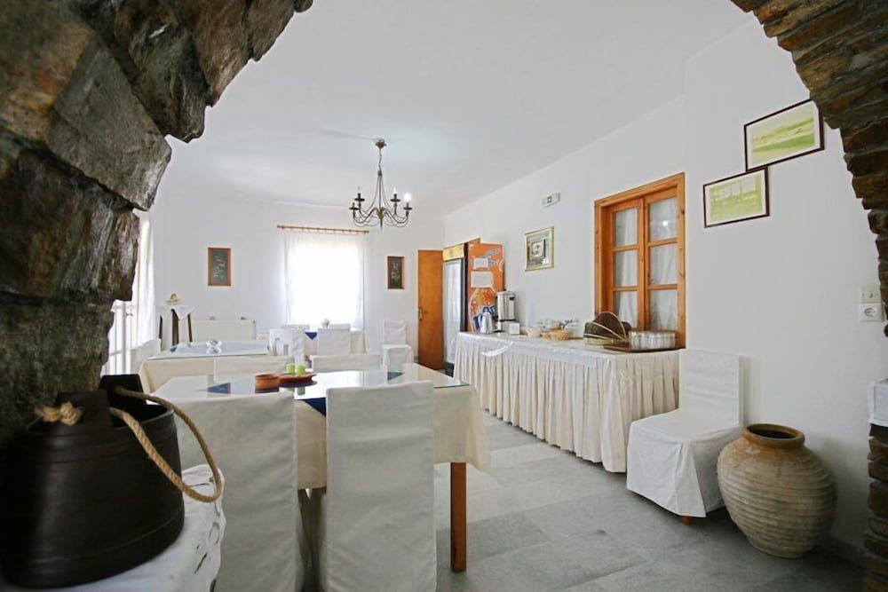 Aghia Anna Hotel 6/41