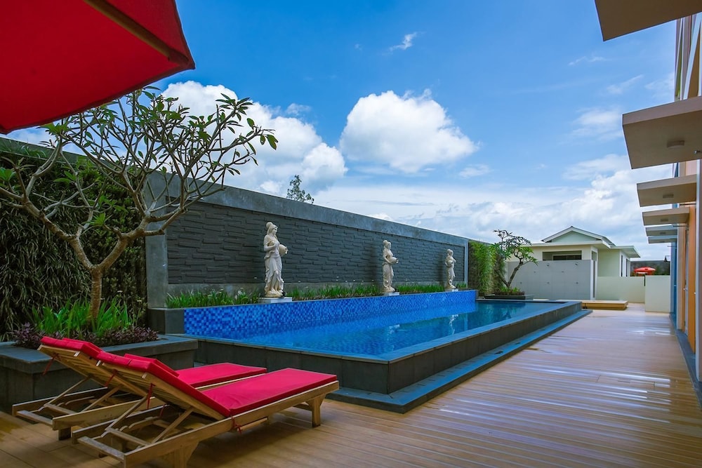 Front One Hotel Purwodadi 5/72