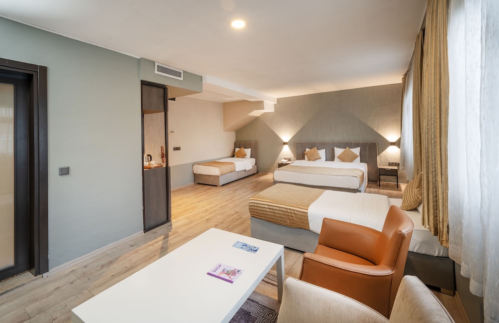 Orya Hotel 42/63