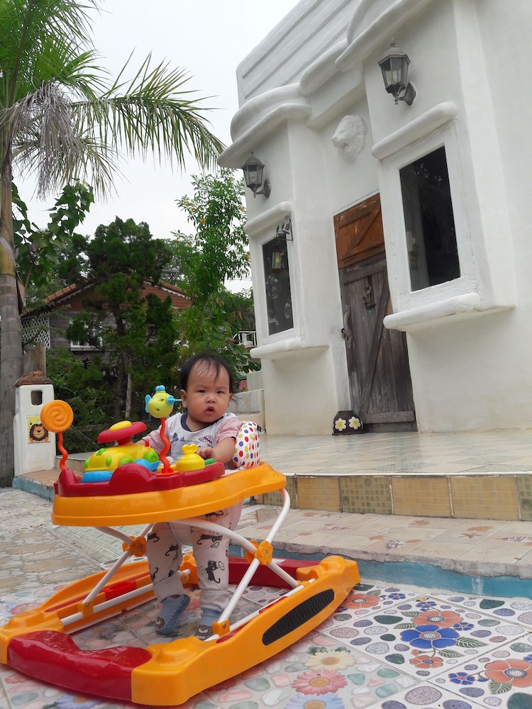 Scenic Riverside Resort 40/50