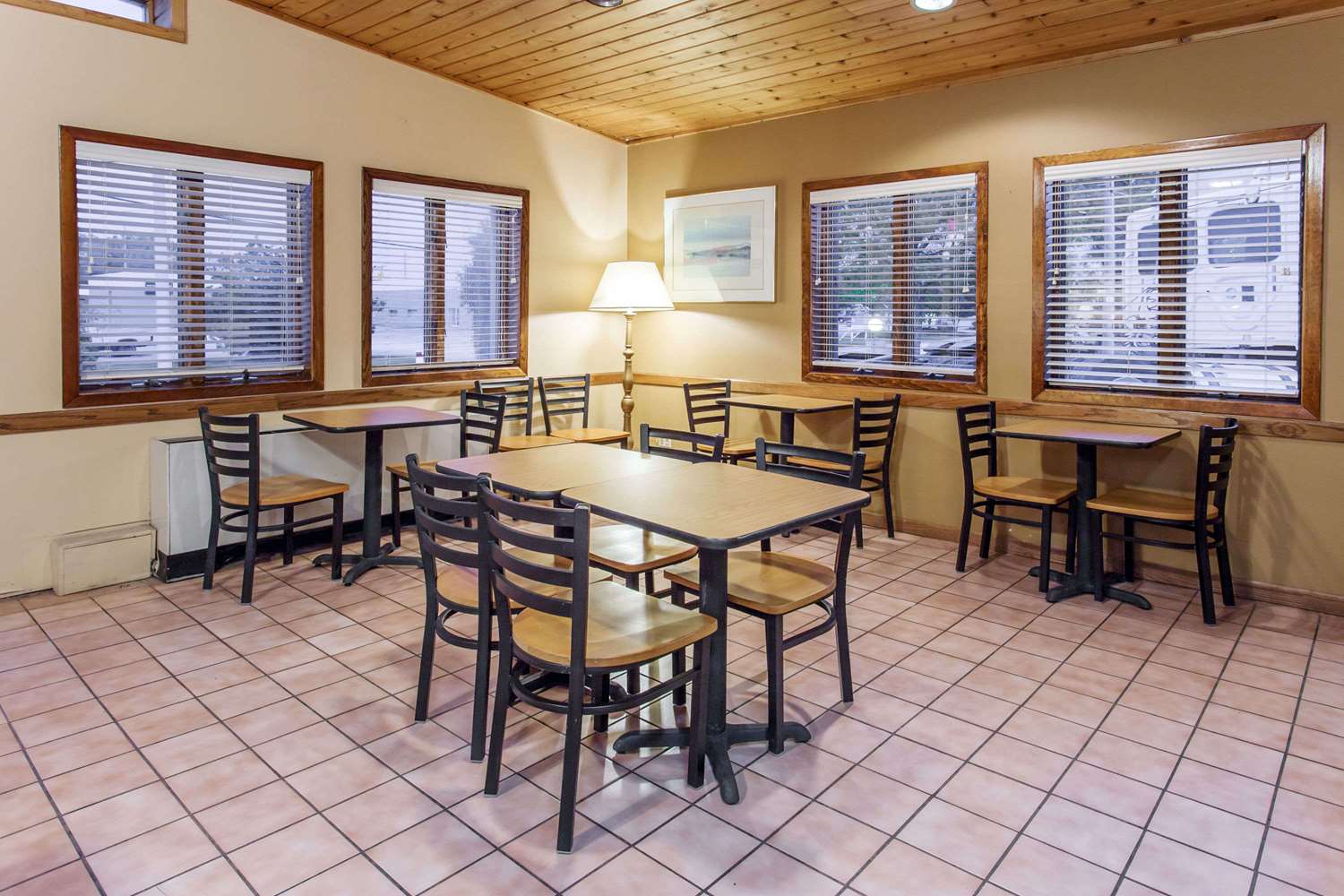 Days Inn by Wyndham West Allis/Milwaukee 25/31