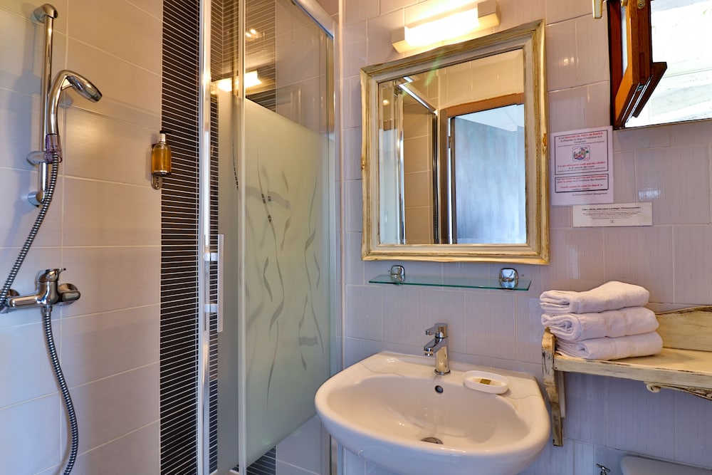 Le Panoramic Boutique Hotel 68/70