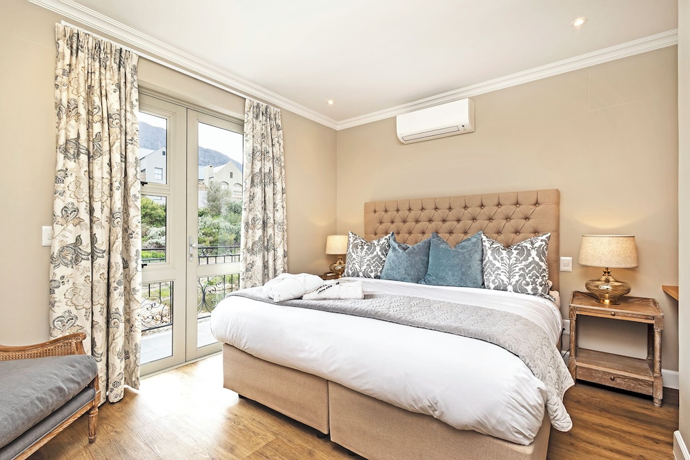 Family, Villa, 2 King Beds, Partial Lake View